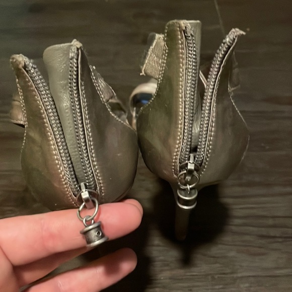 BCBG Pewter High Platform Heels 10M NWOT - Picture 8 of 12